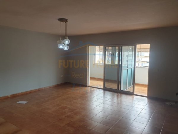 Tirane, shitet apartament Kati 7, 124 m² 289.000 € (KOMUNA E PARISIT)