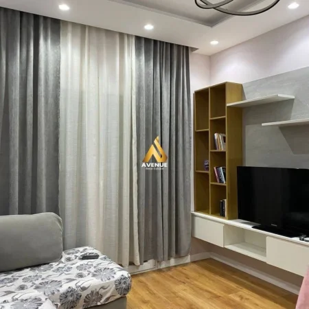 Tirane, jepet me qera apartament 2+1+Ballkon Kati 4, 70 m² 680 € (myslym shyri)