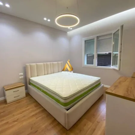 Tirane, jepet me qera apartament 2+1+Ballkon Kati 4, 70 m² 680 € (myslym shyri)