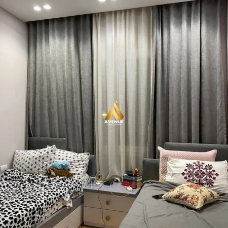 Tirane, jepet me qera apartament 2+1+Ballkon Kati 4, 70 m² 680 € (myslym shyri)
