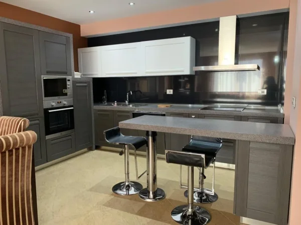 Tirane, jepet me qera apartament 3+1+Aneks+Ballkon Kati 6, 112 m² 800 € (zogu i zi)
