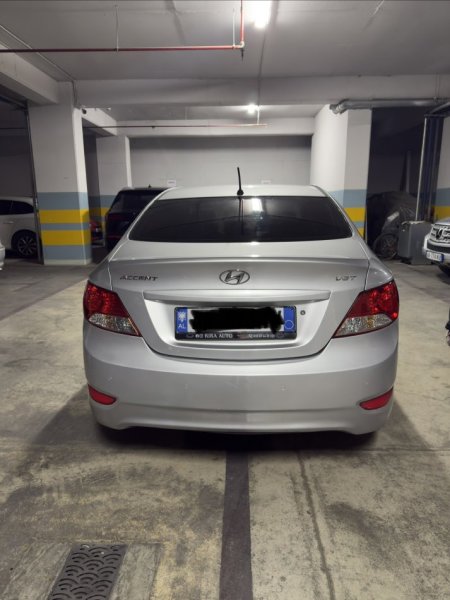 Tirane, shes makine HYUNDAI ACCENT Nafte, automatik Kondicioner 186.000 km 4.999 €