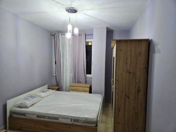Tirane, jepet me qera apartament 3+1+Ballkon Kati 8, 120 m² 550 € 