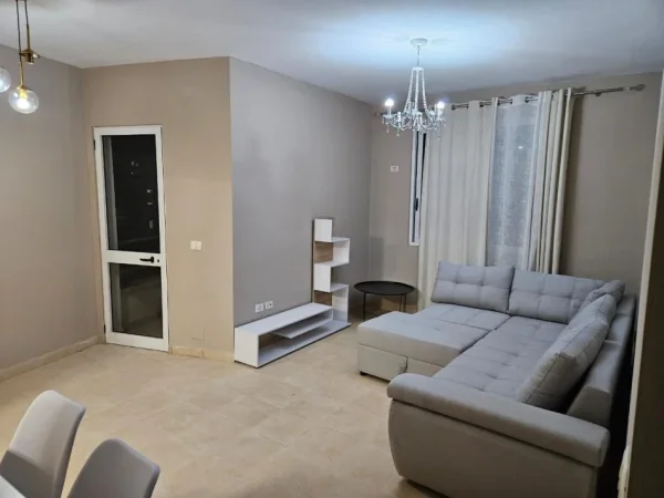Tirane, jepet me qera apartament 3+1+Ballkon Kati 8, 120 m² 550 € 