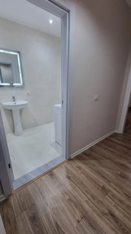 Tirane, jepet me qera apartament 3+1+Ballkon Kati 7, 65 m² 550 € 