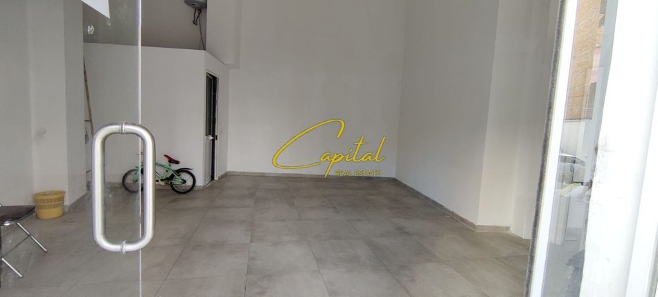 Tirane, jepet me qera dyqan Kati 0, 55 m² 600 € (RRUGA E BARRIKADAVE)