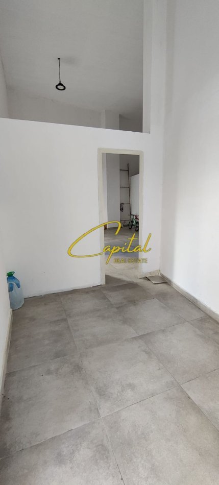 Tirane, jepet me qera dyqan Kati 0, 55 m² 600 € (RRUGA E BARRIKADAVE)