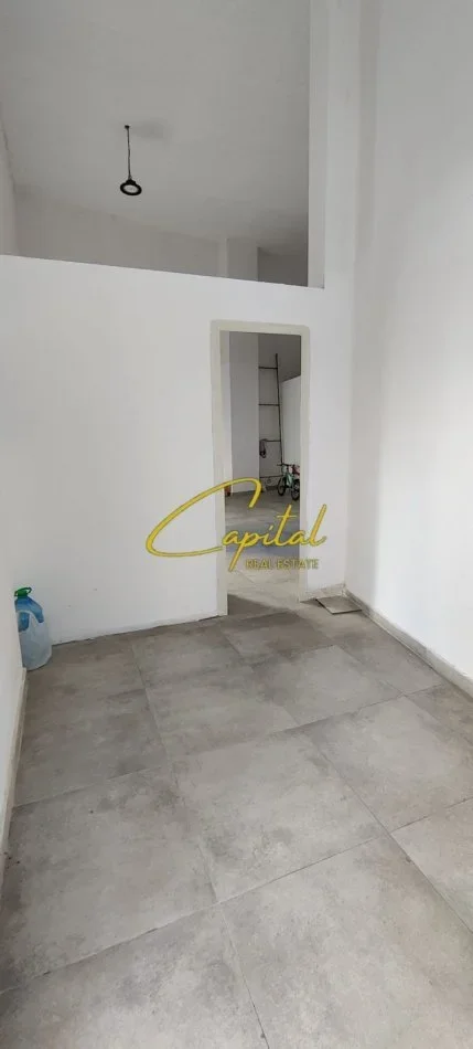 Tirane, jepet me qera dyqan Kati 0, 55 m² 600 € (RRUGA E BARRIKADAVE)