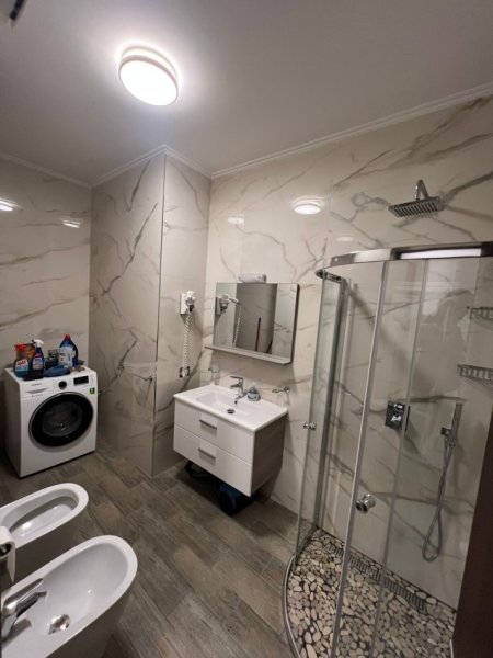 Tirane, jepet me qera apartament 2+1+Aneks+Ballkon , 1.400 € (Rruga e Kosovareve)
