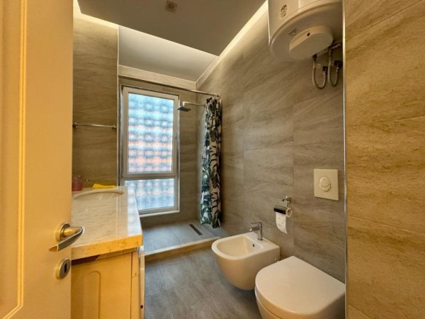 Tirane, jepet me qera apartament 2+1+Ballkon Kati 5, 100 m² 600 € 