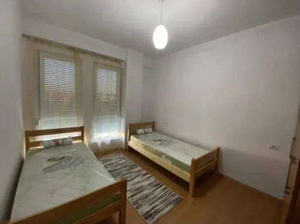 Tirane, jepet me qera apartament 3+1+Ballkon Kati 5, 120 m² 650 € (Rruga. 5 Maj)