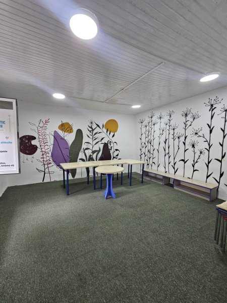 Tirane, jepet me qera apartament 2+1 Kati 2, 130 m² 450 €