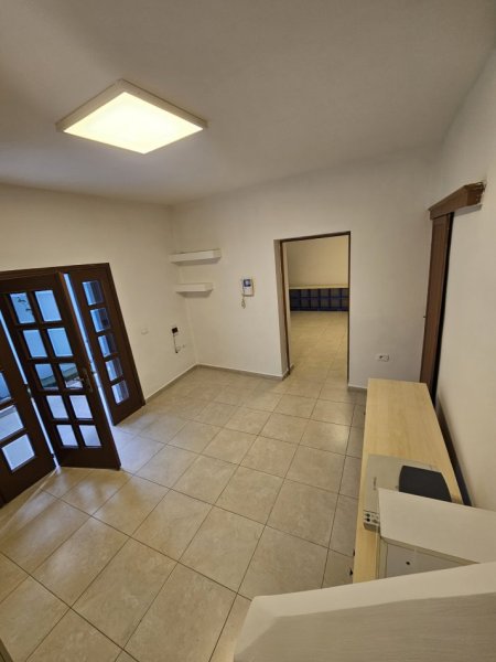 Tirane, jepet me qera apartament 2+1 Kati 2, 130 m² 450 €