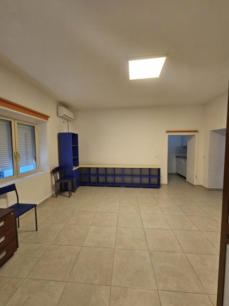Tirane, jepet me qera apartament 2+1 Kati 2, 130 m² 450 €