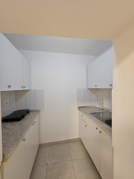 Tirane, jepet me qera apartament 2+1 Kati 2, 130 m² 450 €