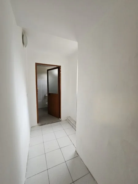 Tirane, jepet me qera apartament 2+1 Kati 2, 130 m² 450 €