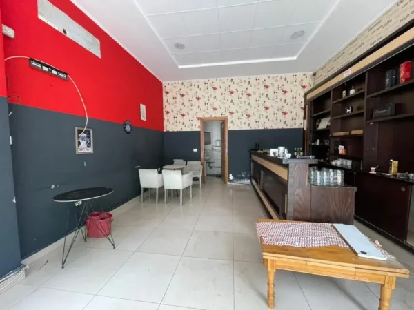 Tirane, jepet me qera ambjent biznesi Kati 0, 35 m² 650 € (Tek Kristal Center)
