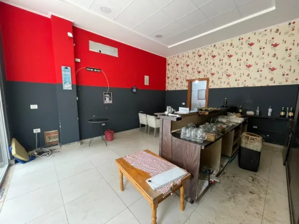 Tirane, jepet me qera ambjent biznesi Kati 0, 35 m² 650 € (Tek Kristal Center)