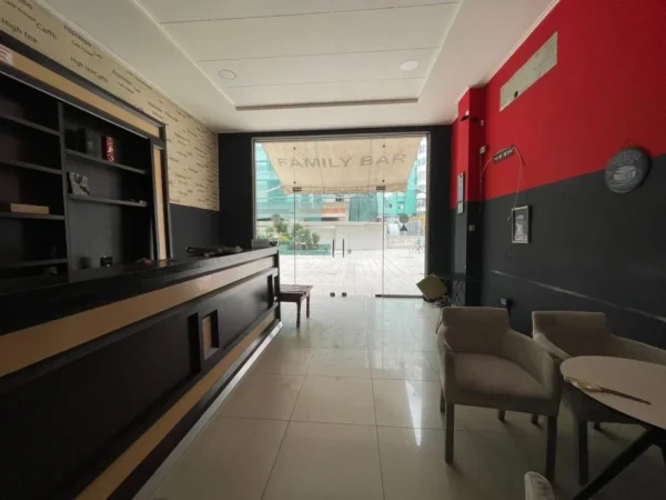 Tirane, jepet me qera ambjent biznesi Kati 0, 35 m² 650 € (Tek Kristal Center)