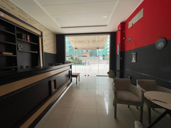 Tirane, jepet me qera ambjent biznesi Kati 0, 35 m² 650 € (Tek Kristal Center)