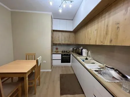 Tirane, shitet apartament 3+1 Kati 2, 131 m² 210.000 € 