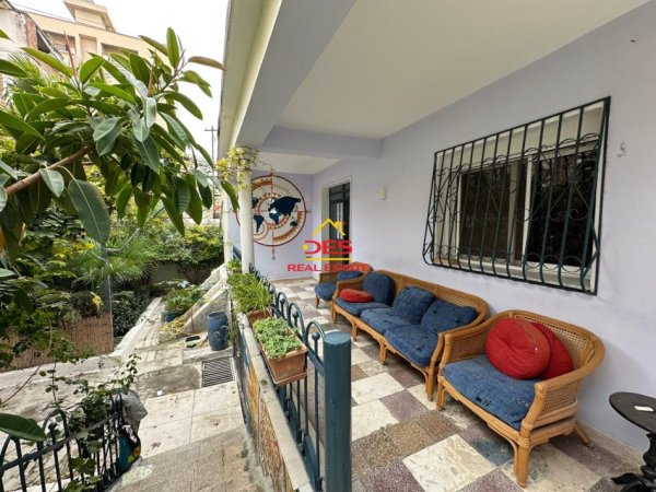 Vlore, jepet me qera shtepi Kati 0, 130 m² 600 € (Rruga)