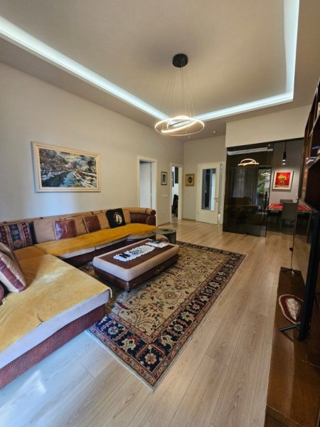 Shqiperi, shes apartament 3+1+Ballkon Kati 2, 150 m² 300.000 € (Rruga Peti)