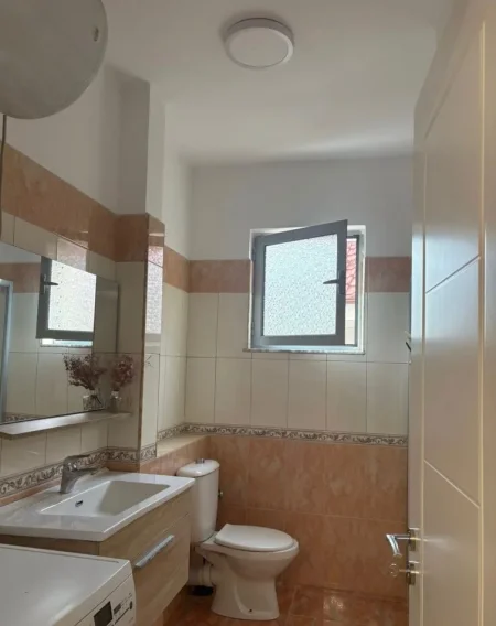 Tirane, jepet me qera apartament 2+1 Kati 2, 90 m² 600 € (Rruga herman Gmeiner)