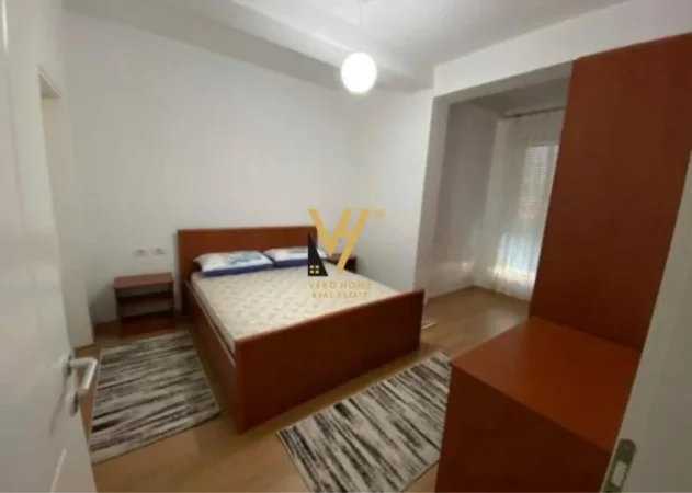 Tirane, jepet me qera apartament 3+1+Ballkon Kati 5, 120 m² 650 € (5 MAJI)