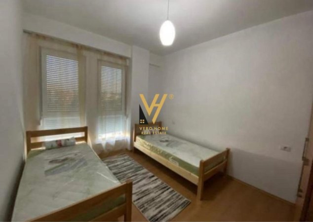 Tirane, jepet me qera apartament 3+1+Ballkon Kati 5, 120 m² 650 € (5 MAJI)
