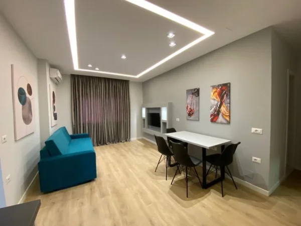 Tirane, jepet me qera apartament 2+1+Ballkon Kati 1, 75 m² 700 € (21 Dhjetori)