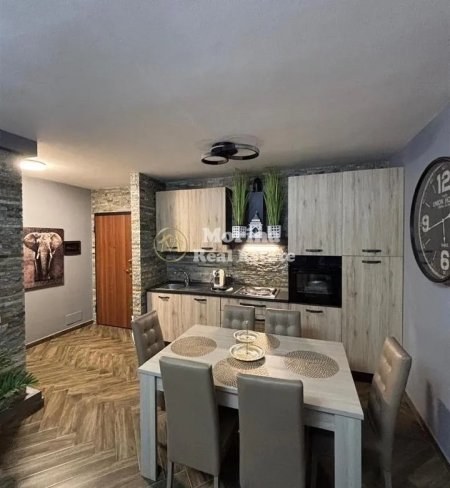 Tirane, jepet me qera apartament 2+1 Kati 4, 80 m² 700 € 