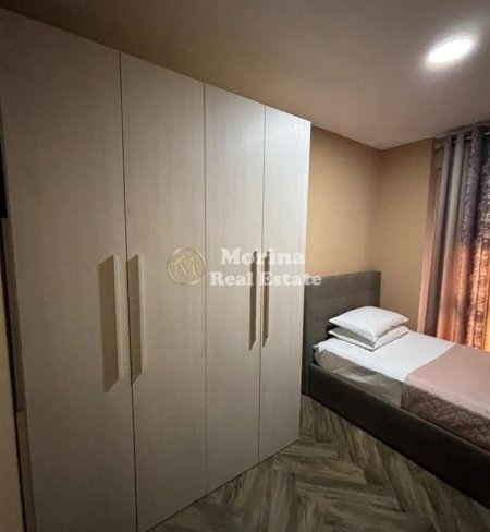Tirane, jepet me qera apartament 2+1 Kati 4, 80 m² 700 € 