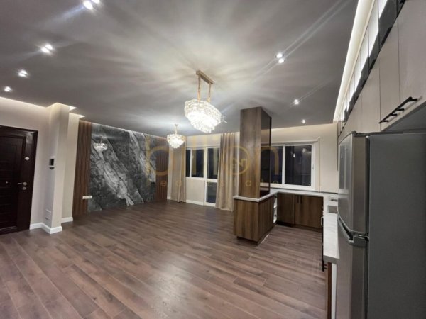 Tirane, jepet me qera apartament 2+1+Ballkon , 120 m² 550 € (Kopshti Botanik)
