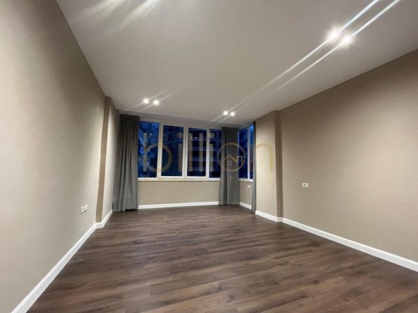 Tirane, jepet me qera apartament 2+1+Ballkon , 120 m² 550 € (Kopshti Botanik)