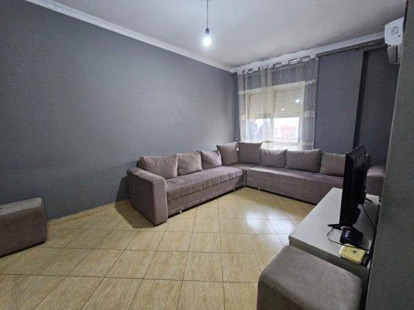 Tirane, jepet me qera apartament 2+1 Kati 8, 95 m² 450 €