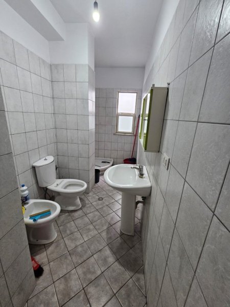 Tirane, jepet me qera apartament 2+1 Kati 8, 95 m² 450 €