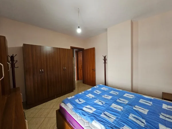 Tirane, jepet me qera apartament 2+1 Kati 8, 95 m² 450 €
