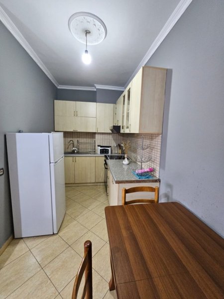 Tirane, jepet me qera apartament 2+1 Kati 8, 95 m² 450 €