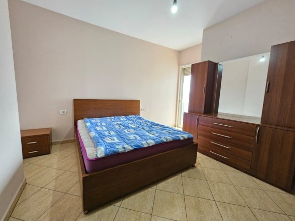 Tirane, jepet me qera apartament 2+1 Kati 8, 95 m² 450 €