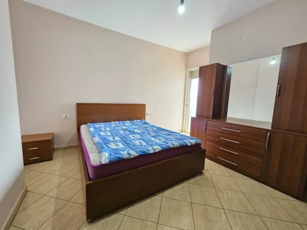Tirane, jepet me qera apartament 2+1 Kati 8, 95 m² 450 €