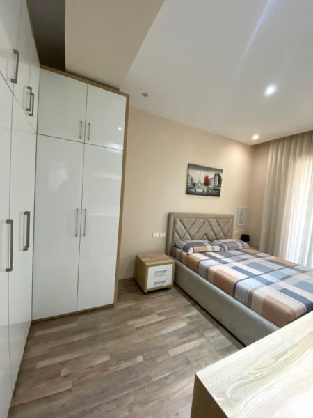 Tirane, jepet me qera apartament 2+1 Kati 3, 93 m² 600 € 