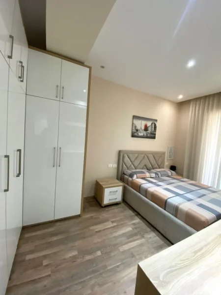 Tirane, jepet me qera apartament 2+1 Kati 3, 93 m² 600 € 