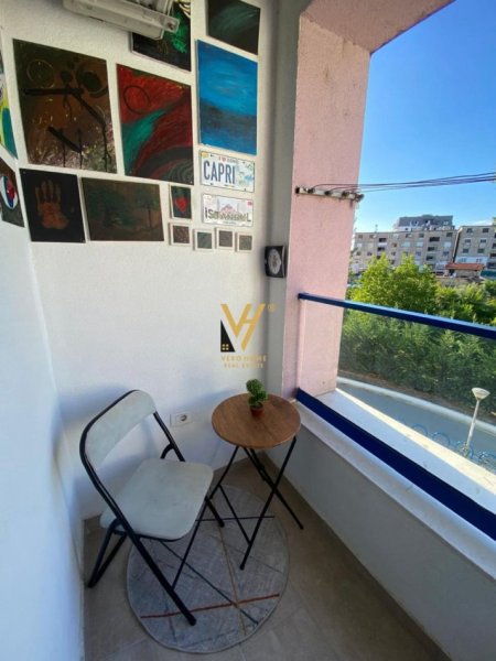 Tirane, jepet me qera apartament 2+1+Ballkon Kati 3, 93 m² 600 € (ALI DEMI)