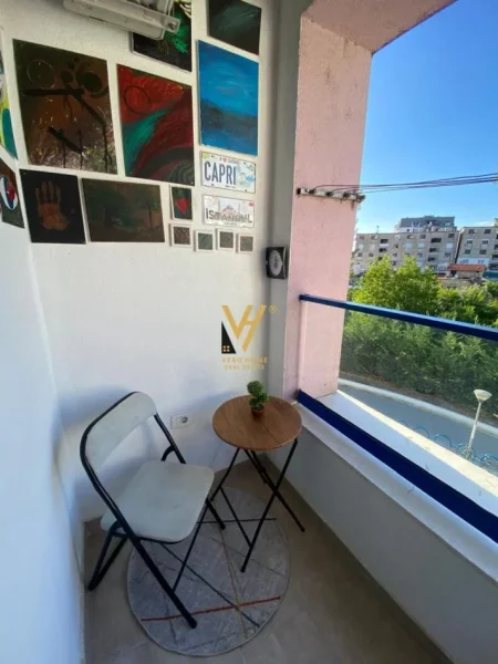 Tirane, jepet me qera apartament 2+1+Ballkon Kati 3, 93 m² 600 € (ALI DEMI)