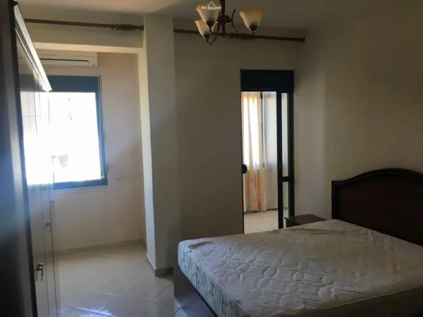 Tirane, jepet me qera apartament 2+1 Kati 4, 150 m² 550 € (rruga liqeni i thate)