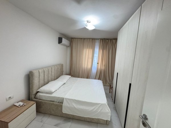 Tirane, jepet me qera apartament 2+1 Kati 1, 100 m² 650 € (ish fusha aviacionit)