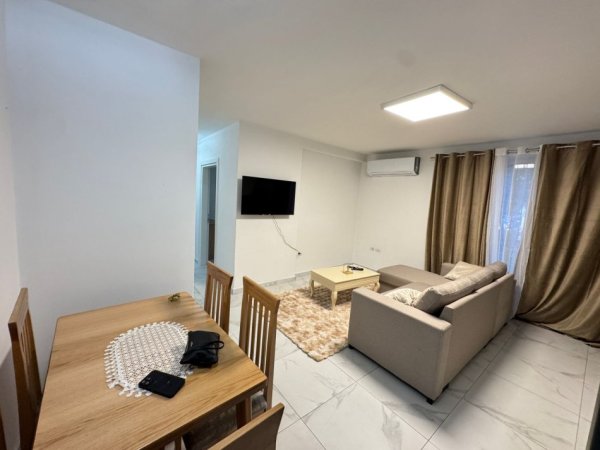 Tirane, jepet me qera apartament 2+1 Kati 1, 100 m² 650 € (ish fusha aviacionit)