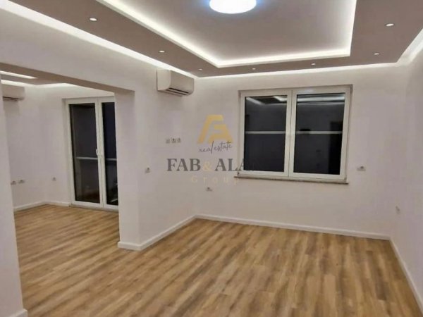 Tirane, jepet me qera ambjent biznesi Kati 2, 120 m² 900 € (Mine Peza)