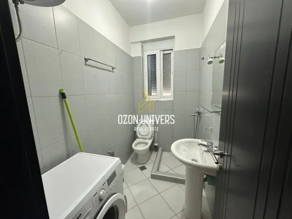 Tirane, jepet me qera apartament 1+1+Parkim Kati 0, 65 m² 380 € (Shkozë Tirana, Albania)